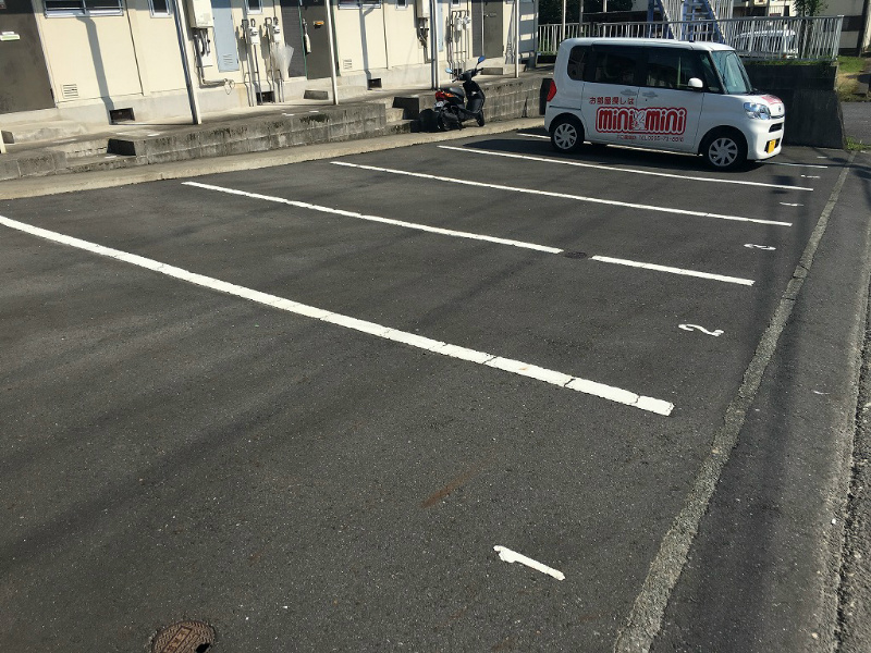 【霧島市国分広瀬のアパートの駐車場】