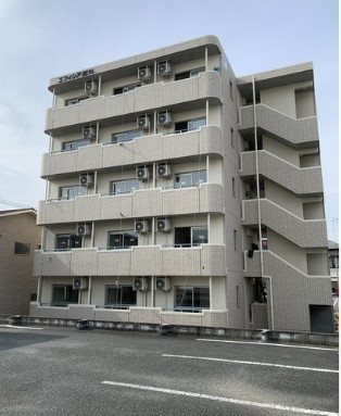 【熊本市東区新外のマンションの建物外観】