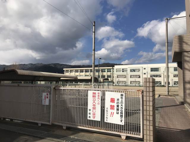 【ルミエール名張駅前の中学校】