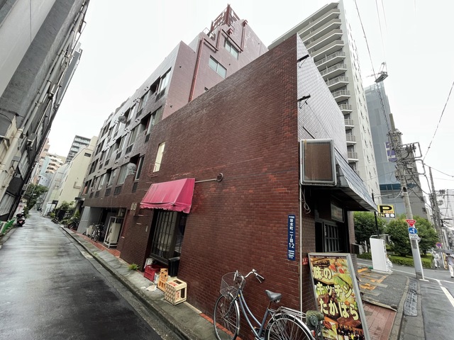 千代田区岩本町のマンションの建物外観