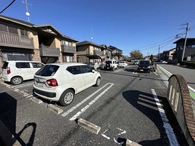 【大里郡寄居町大字藤田のアパートの駐車場】