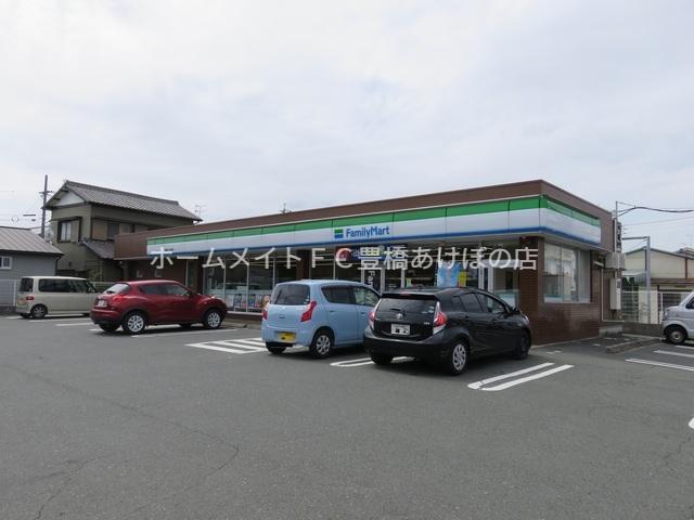 コンビニ　ファミリーマート豊橋柱八番町店（コンビニ）まで573m