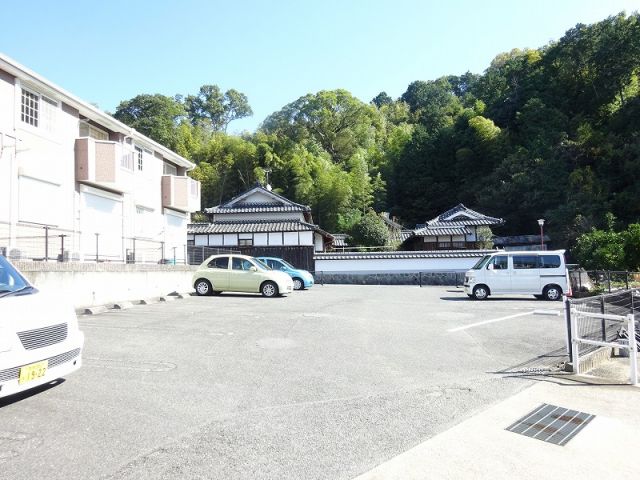 【桜井市大字阿部のアパートの駐車場】