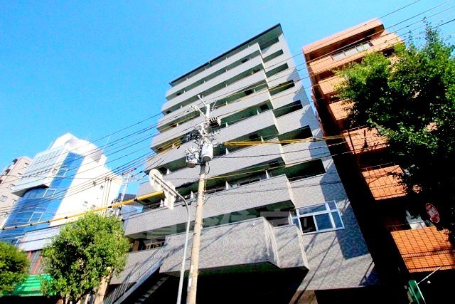 ロイヤルクイーンズパーク吹田片山町の建物外観