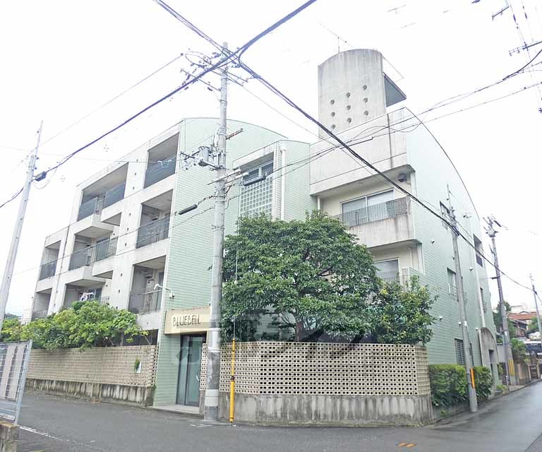 【京都市北区衣笠北高橋町のマンションの建物外観】