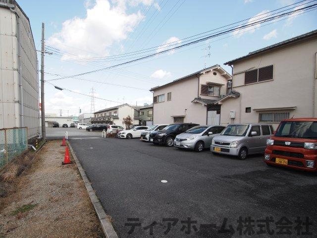 【大和高田市神楽のアパートの駐車場】