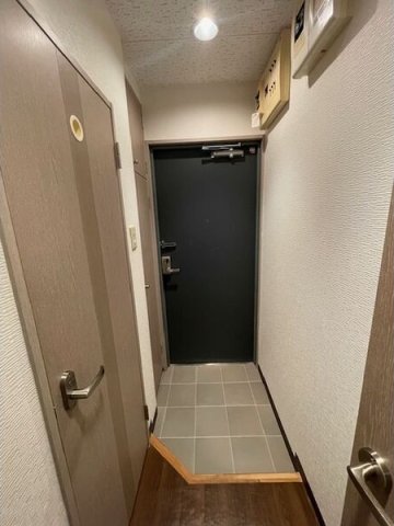 【札幌市中央区南七条西のマンションの玄関】