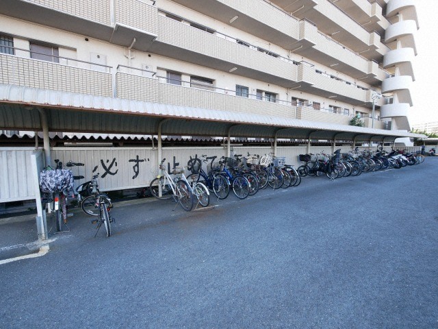 【大阪市淀川区西三国のマンションの駐車場】