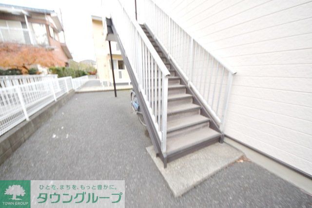 【蓮田市蓮田のアパートのエントランス】