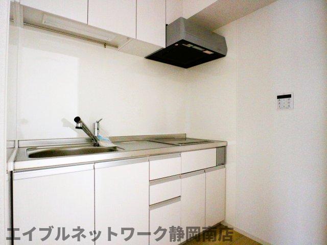 キッチン　コンパクトなキッチンで掃除もラクラク