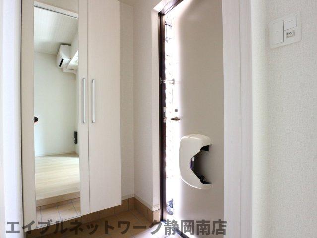 玄関　収納もある玄関です