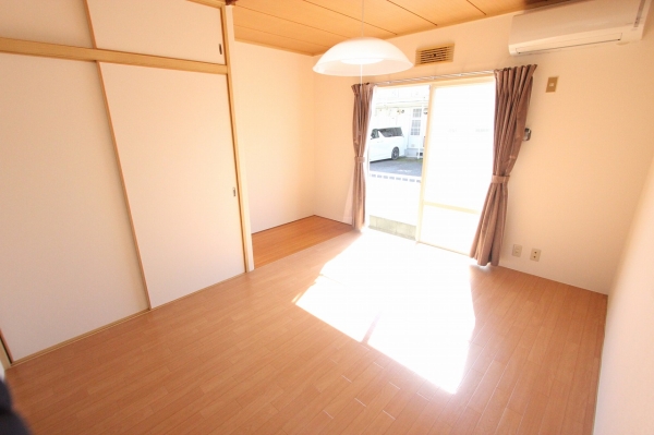 居室・リビング　同間取りタイプ　内観