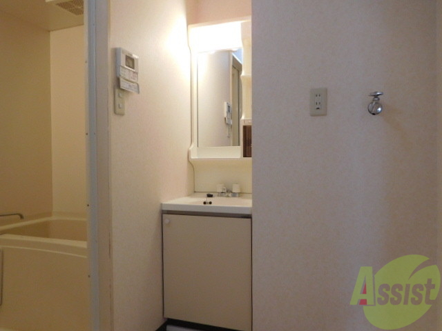 洗面設備　洗面台独立で脱衣スペースもゆったりです