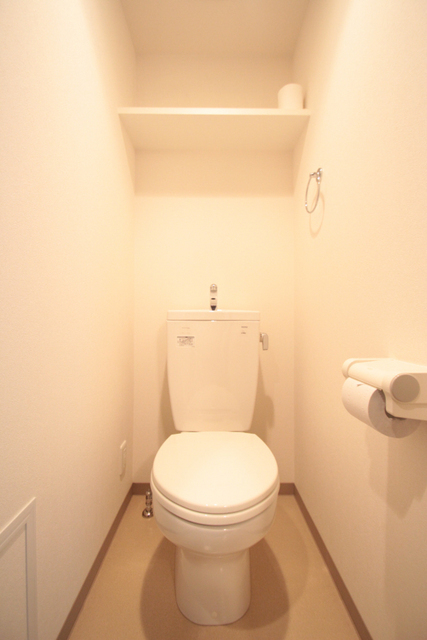 トイレ　※別室の参考写真の為、現況優先です。