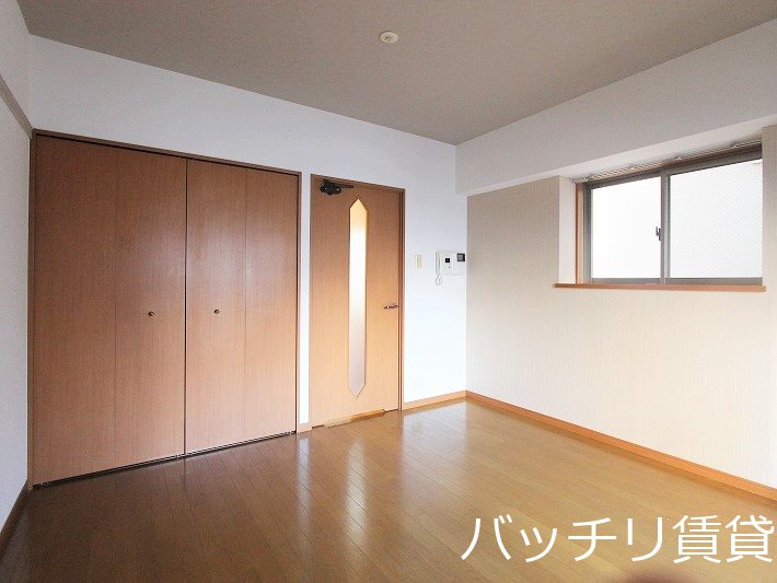 居室・リビング　別号室タイプの為、現状を優先致します