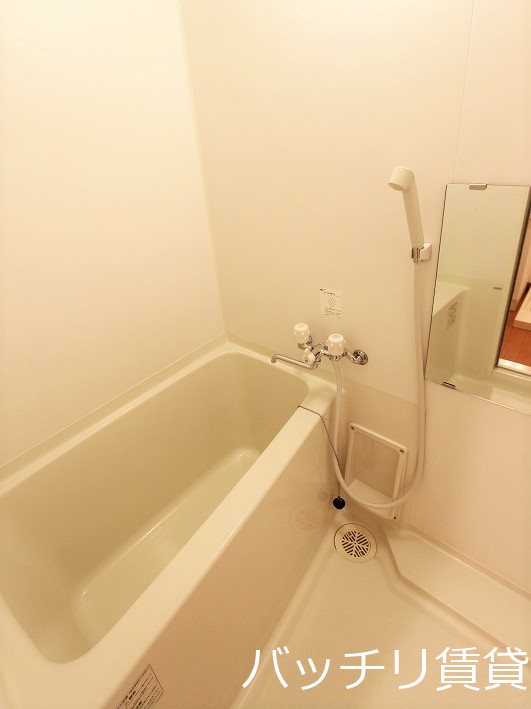 バス・シャワールーム　別号室タイプの為、現状を優先致します