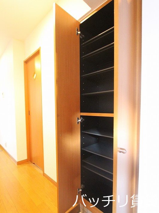 玄関　別号室タイプの為、現状を優先致します