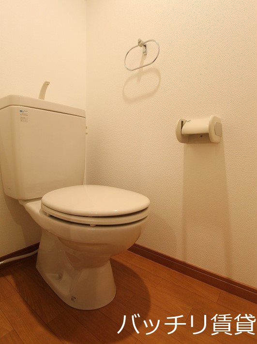 トイレ　別号室タイプの為、現状を優先致します