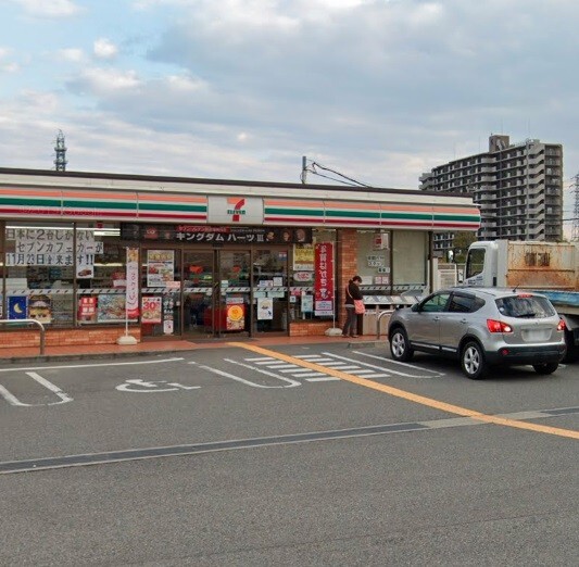 コンビニ　セブンイレブン明石魚住長坂寺店（コンビニ）まで553m