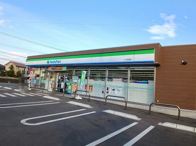 コンビニ　ファミリーマート　皆春店（コンビニ）まで900m
