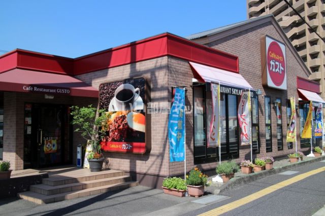 飲食店　ガスト 岩国店（飲食店）まで801m