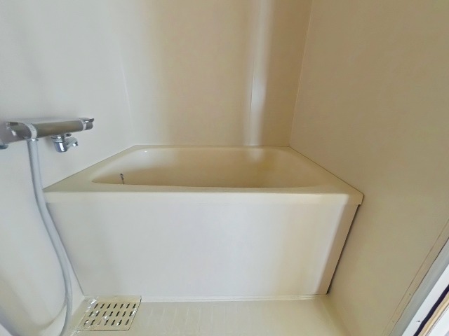 バス・シャワールーム　コンパクトで使いやすいお風呂です