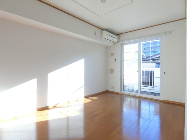 居室・リビング　イメージ103号室の写真（反転あり）