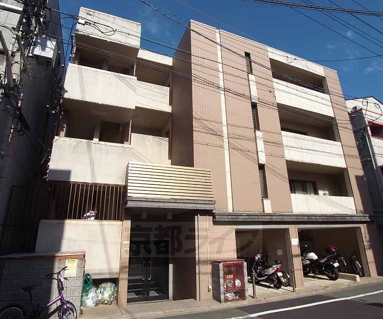 建物外観　大手筋商店街まですぐ。