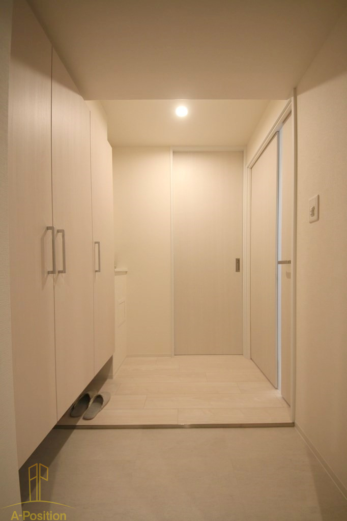 玄関　シーズンフラッツ新町