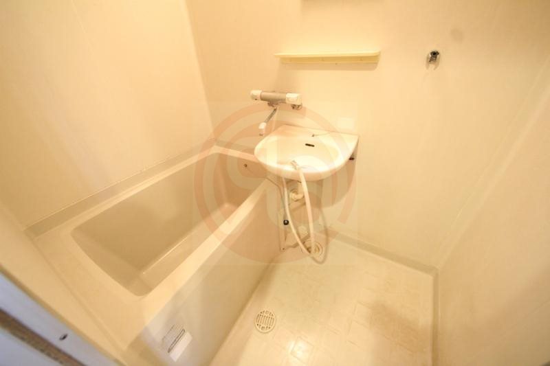 バス・シャワールーム　コンパクトで使いやすいお風呂です