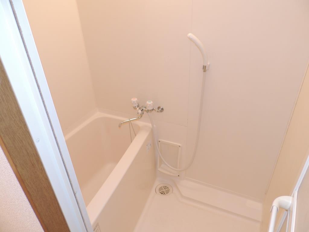 バス・シャワールーム　ユニットタイプのお風呂です。