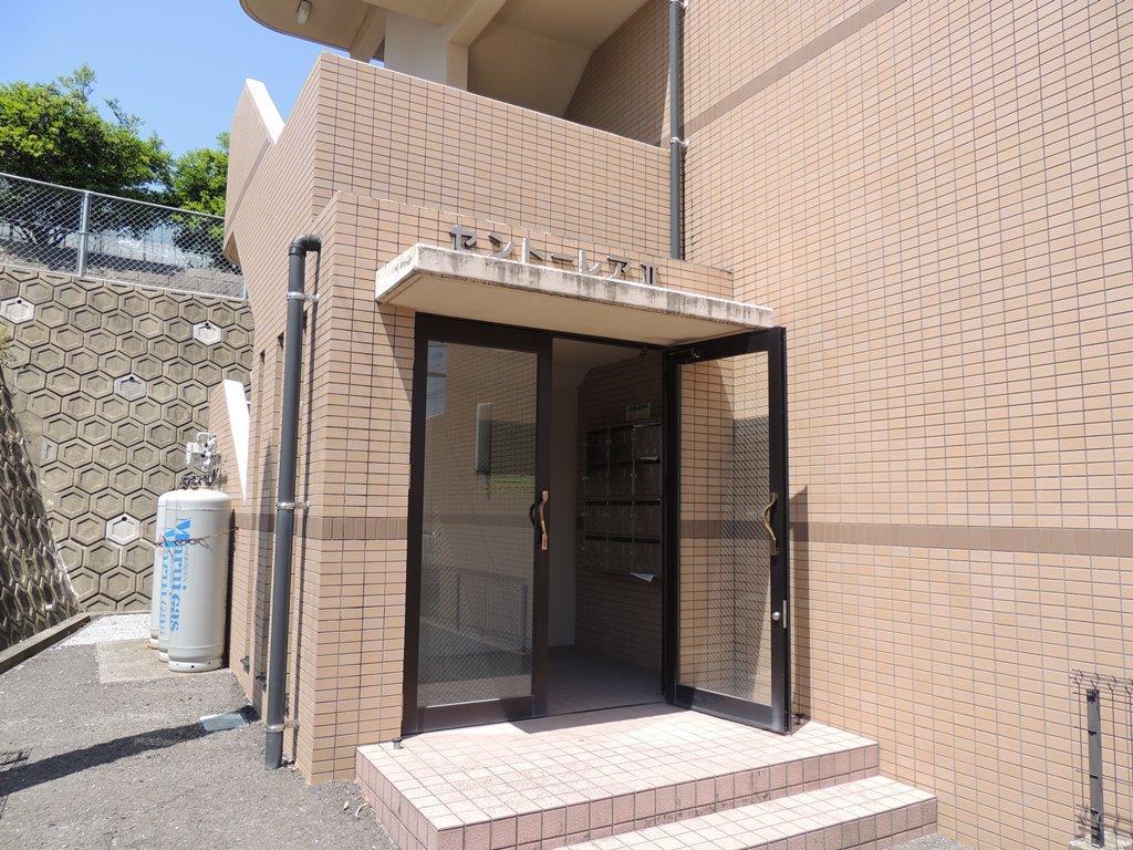 エントランス　マンションのエントランスになります。