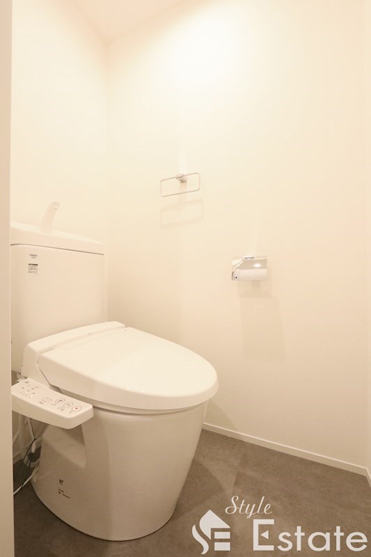 トイレ　温水洗浄便座