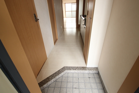 玄関　※別のお部屋の写真です。