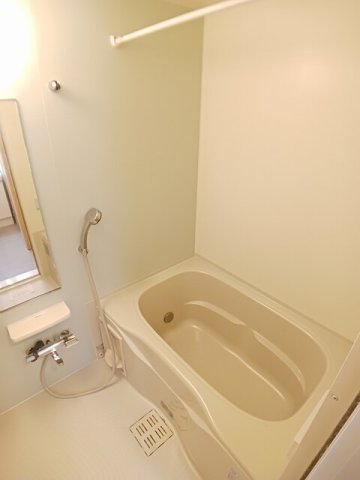 バス・シャワールーム　ゆったり過ごせるお風呂です
