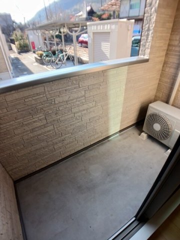 バルコニー　開放的で明るい空間を演出してくれるバルコニーです