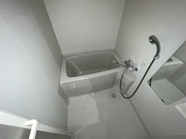 バス・シャワールーム　コンパクトで使いやすいお風呂です