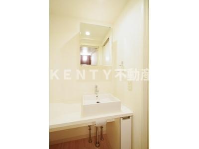 洗面設備　ゆったりとスペースのある洗面所