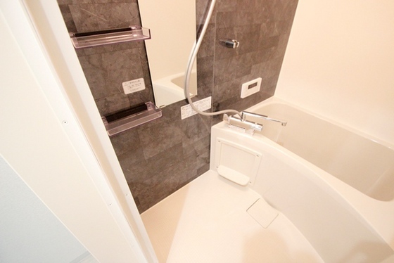 バス・シャワールーム　※別部屋の写真です