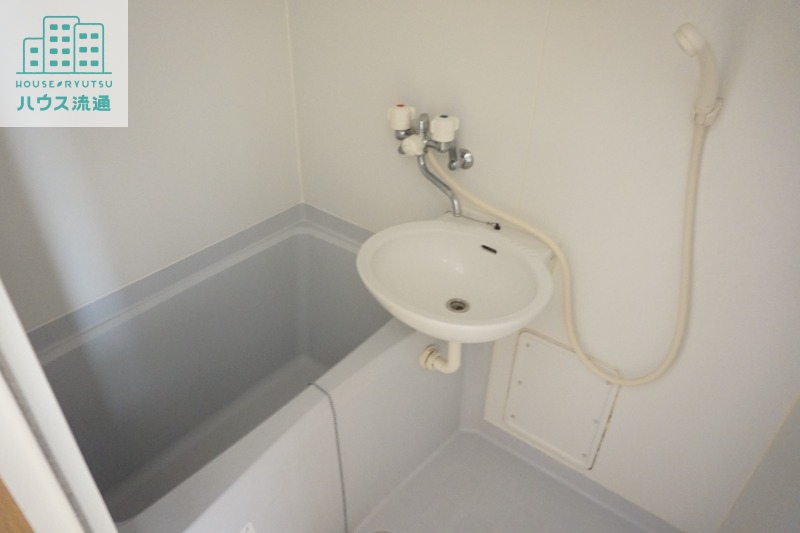 バス・シャワールーム　※写真は別号室です。