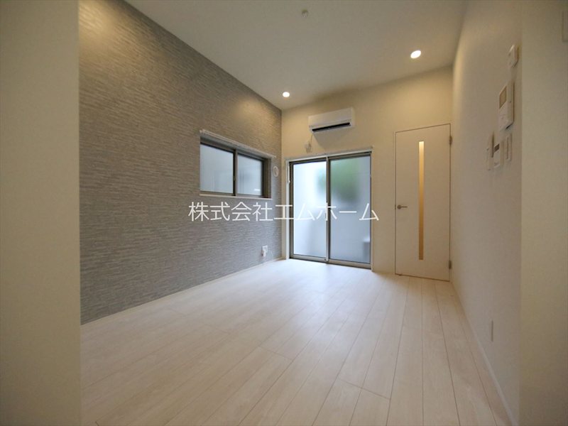 バルコニー　洋室8帖　エアコン完備　バルコニー