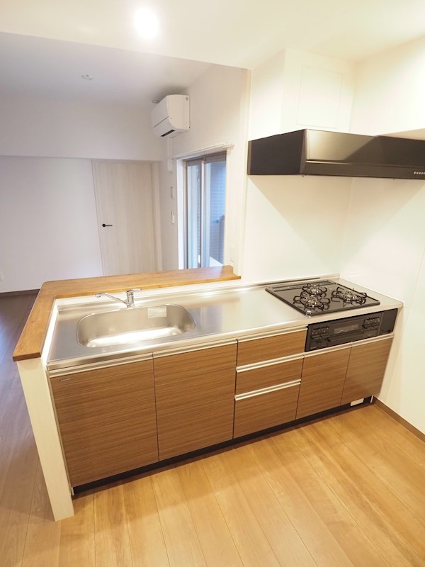 キッチン　カウンターキッチンのお部屋。3口コンロ付です。