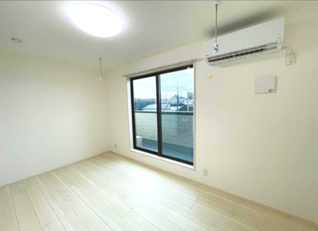 居室・リビング　こちらの居間で趣味の時間をお楽しみください