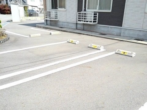 駐車場　車をお持ちの方に嬉しい駐車場付きの物件です
