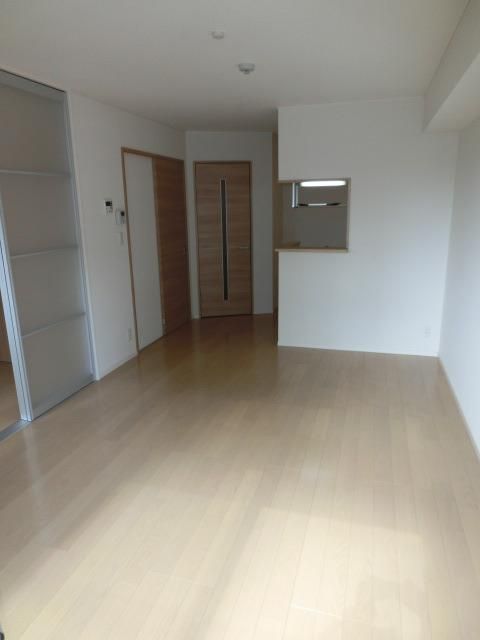 居室・リビング　明るいリビングです