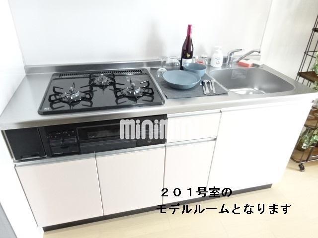 キッチン　３口ガスコンロ付き