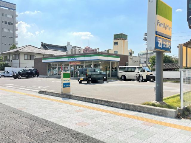 コンビニ　ファミリーマート（コンビニ）まで360m