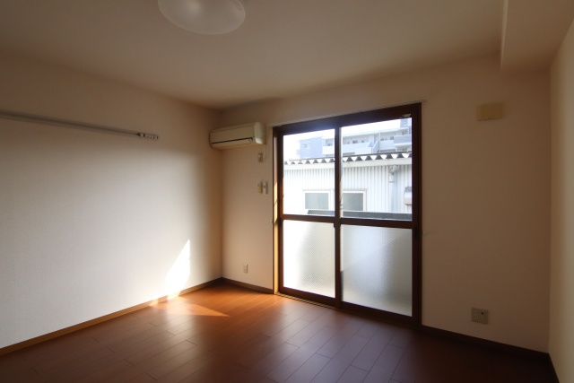 居室・リビング　※別室の参考写真の為、現況優先です。