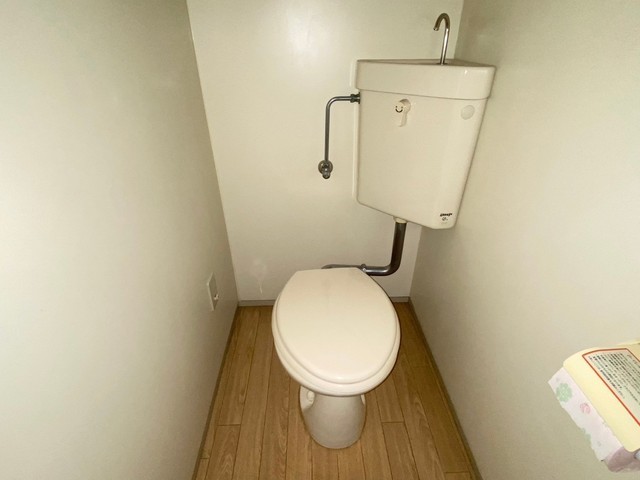 トイレ　別号室の写真です