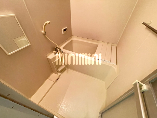 バス・シャワールーム　ゆったり入れるお風呂です